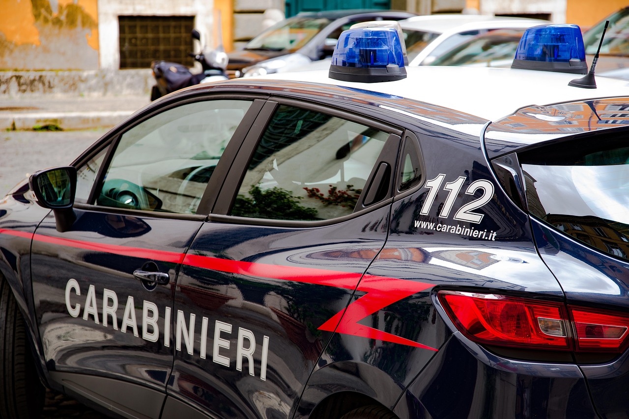 Dramma nel Vibonese: entra in farmacia e accoltella il marito della titolare