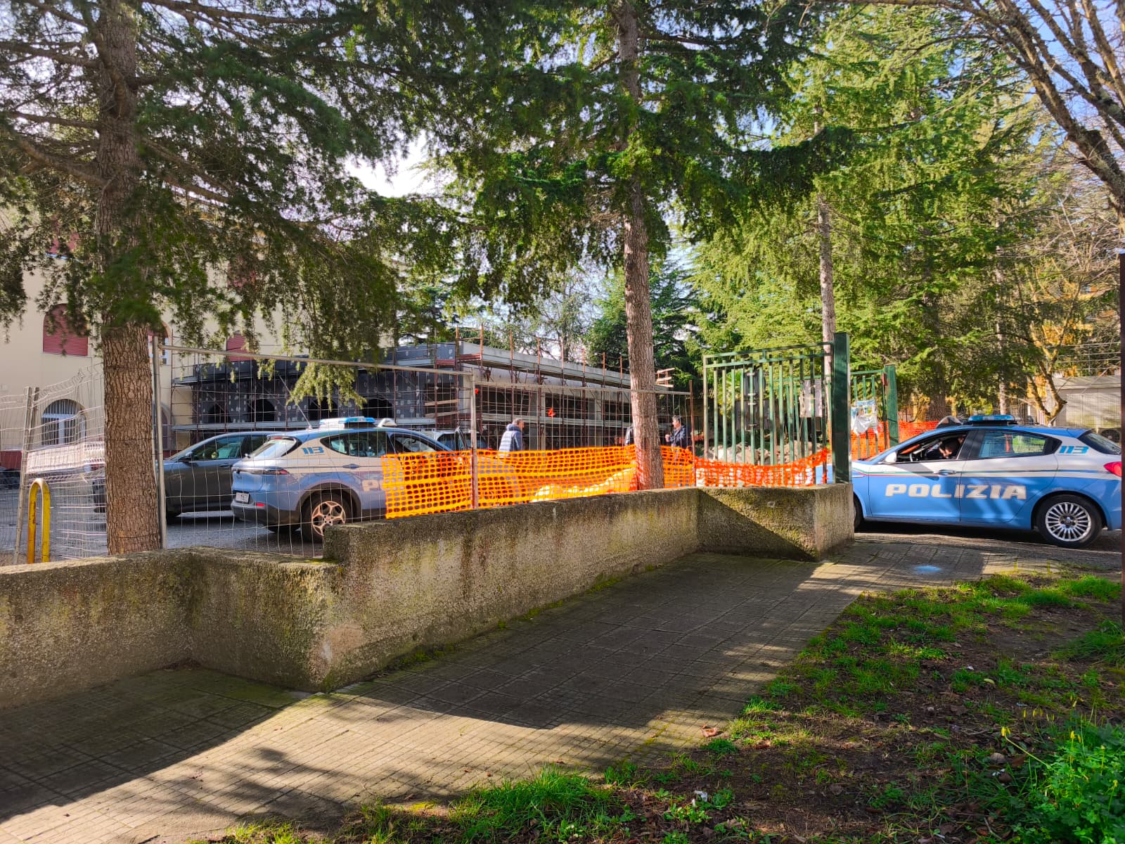 Nuovo raid a Vibo, incendio nel cantiere della mensa scolastica Buccarelli