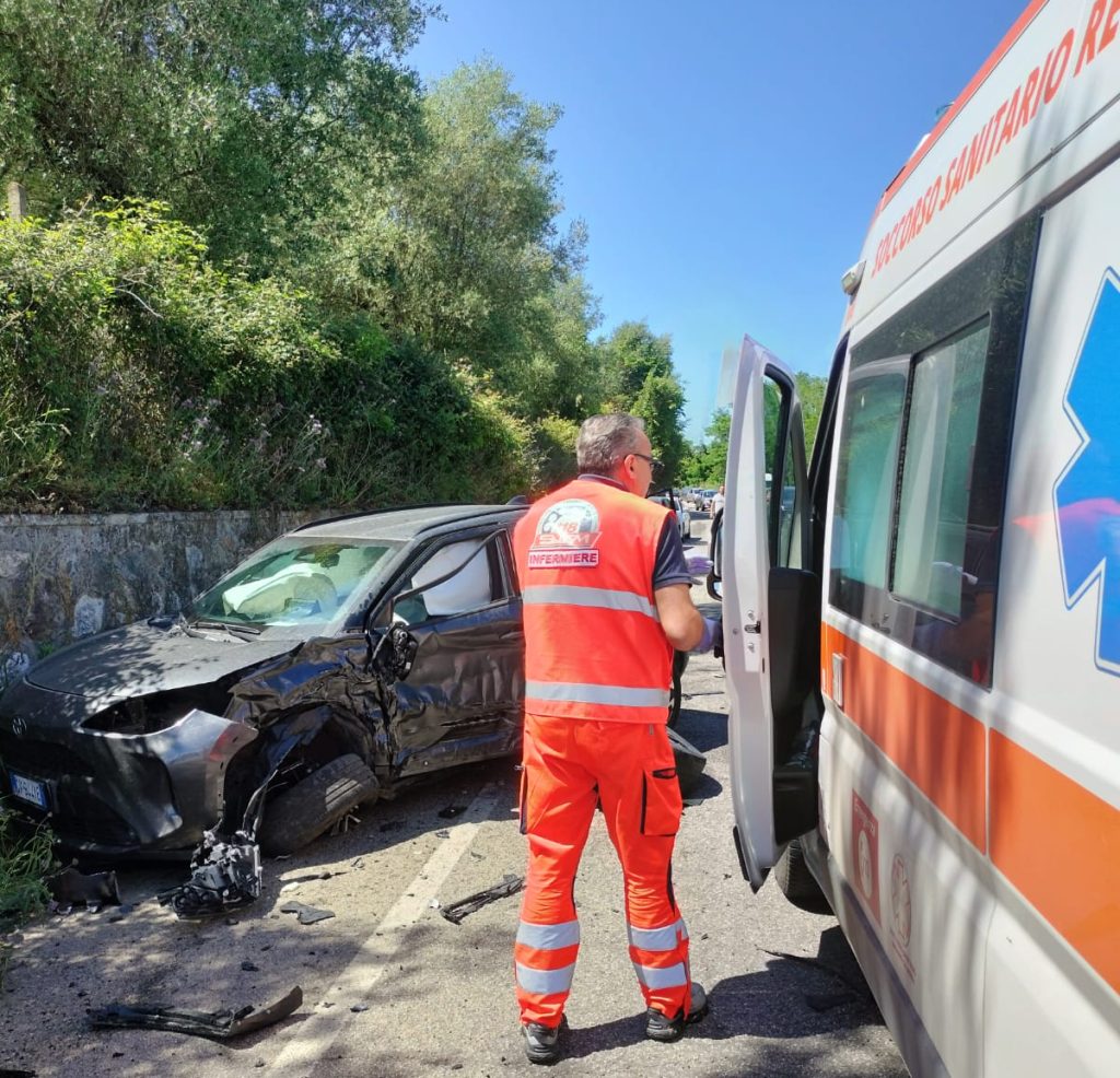 Incidente frontale nel Vibonese, tra i feriti anche un bambino