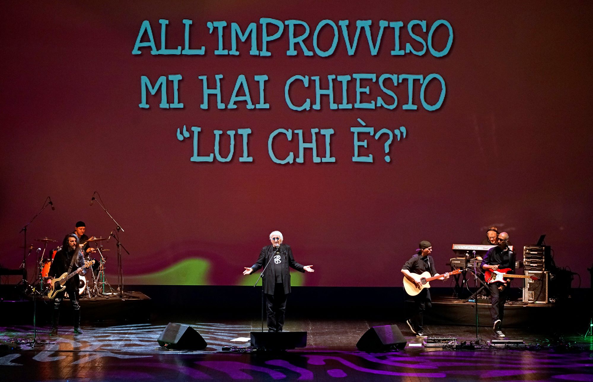 MAURIZIO VANDELLI FA CANTARE LA CALABRIA  CON I SUCCESSI DI LUCIO BATTISTI E RICEVE IL PREMIO “MITI DELLA MUSICA”