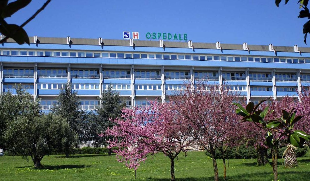 Ancora violenza in Pronto soccorso, medico e infermiere aggrediti all'ospedale di Lamezia Terme
